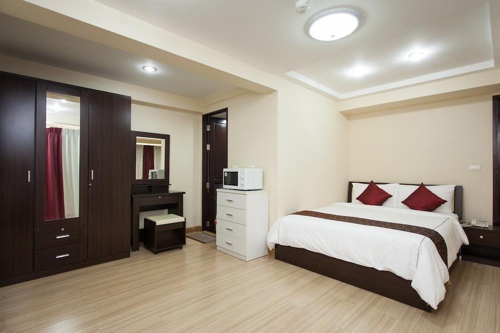 בנגקוק Alisha Court Hotel & Residence מראה חיצוני תמונה