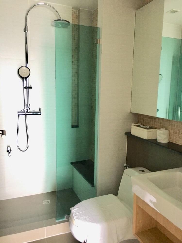 בנגקוק Alisha Court Hotel & Residence מראה חיצוני תמונה